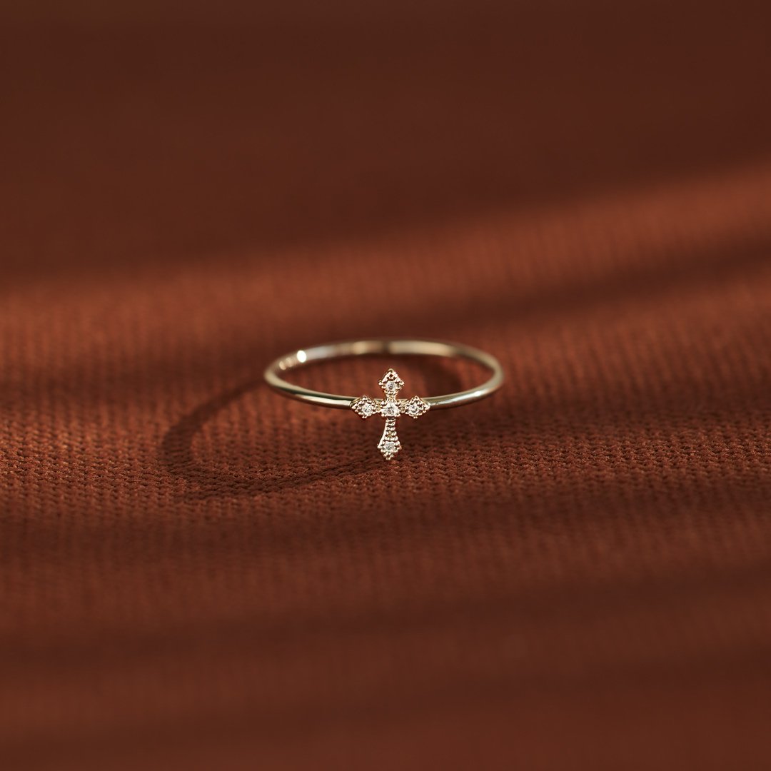 Minimalist Cross Ring