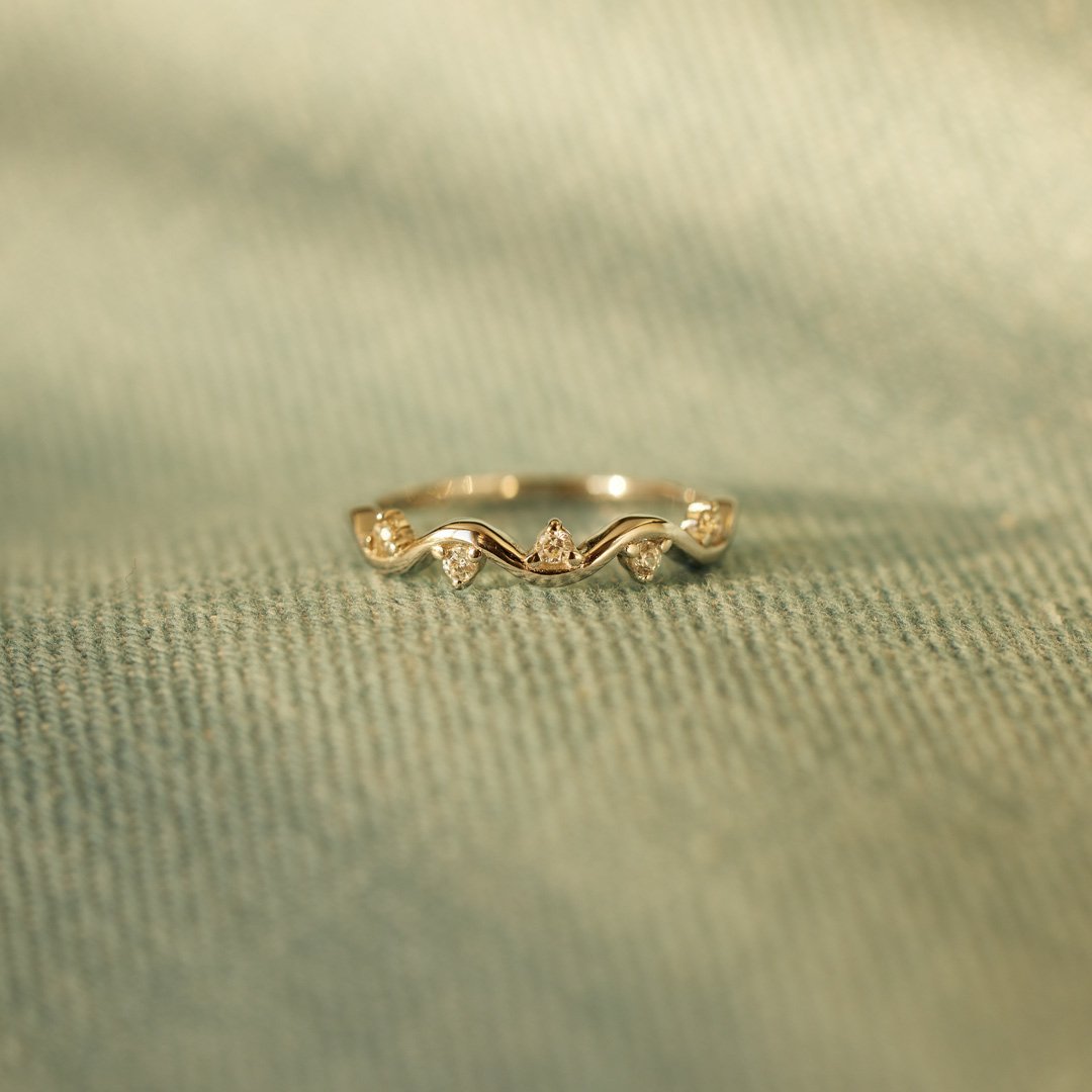 Personalized Wavy Ring With 1-6 Birthstones