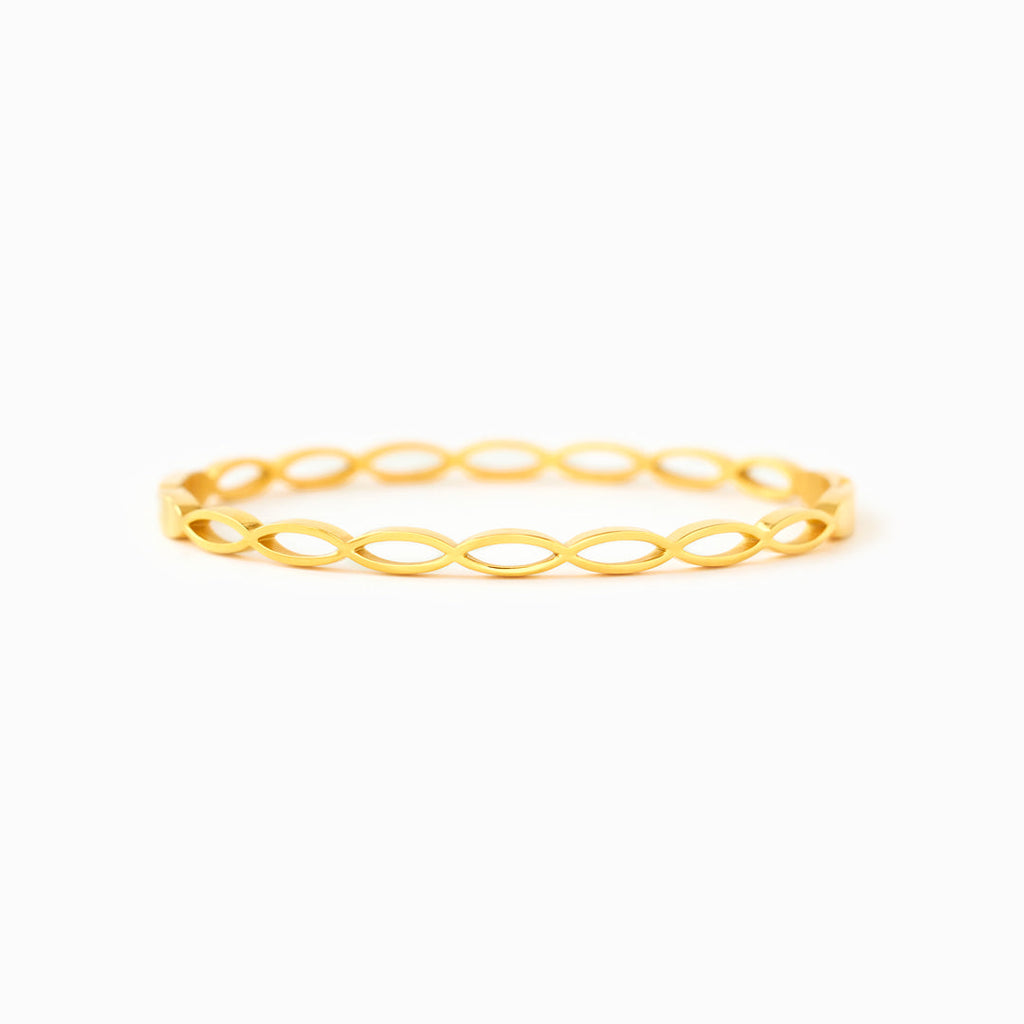 Small Circle Of Female Friends Matching Weave Bracelet