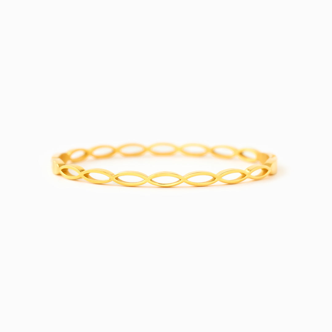 Small Circle Of Female Friends Matching Weave Bracelet